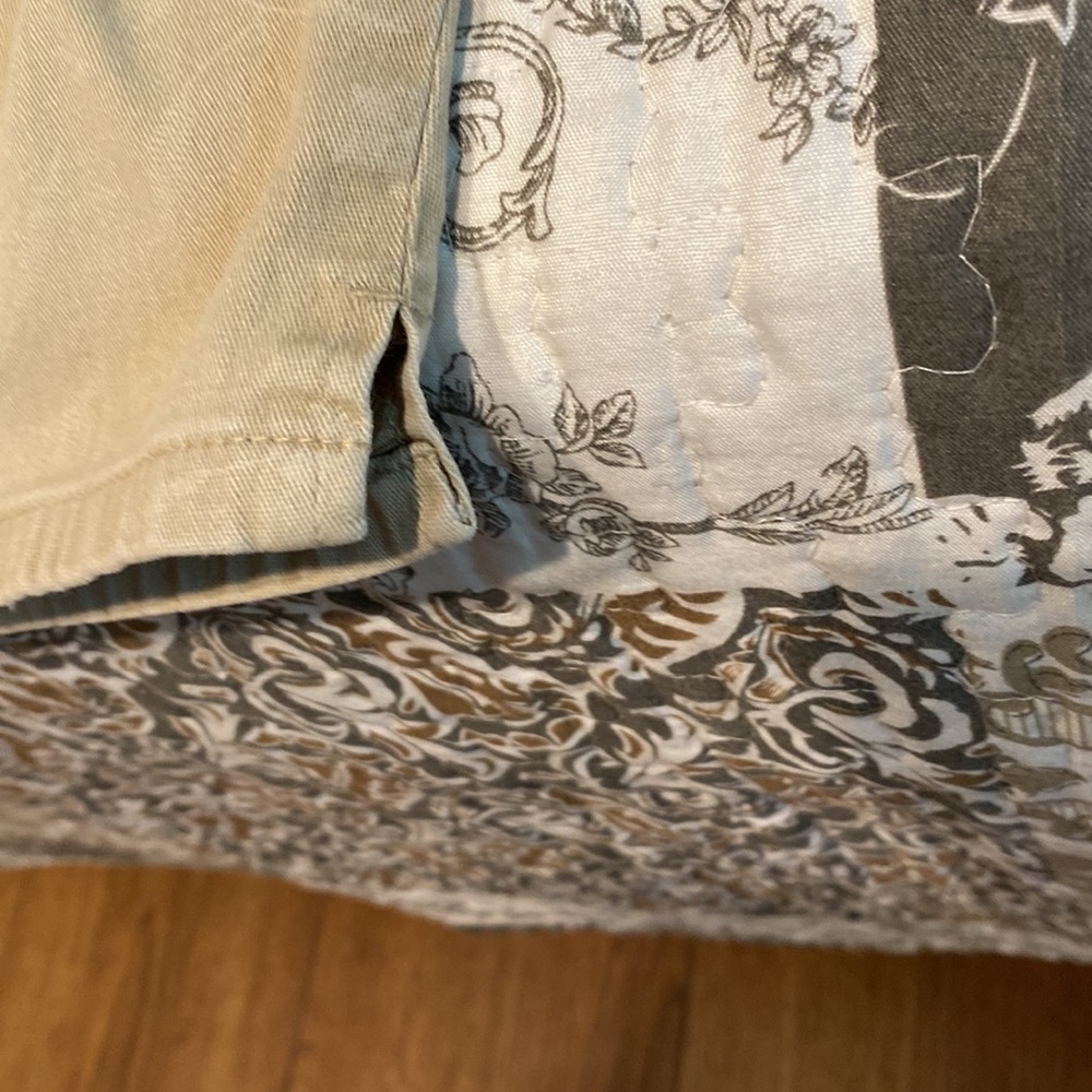 JUST MY SIZE Subtle Print Capris - Picture 5 of 9